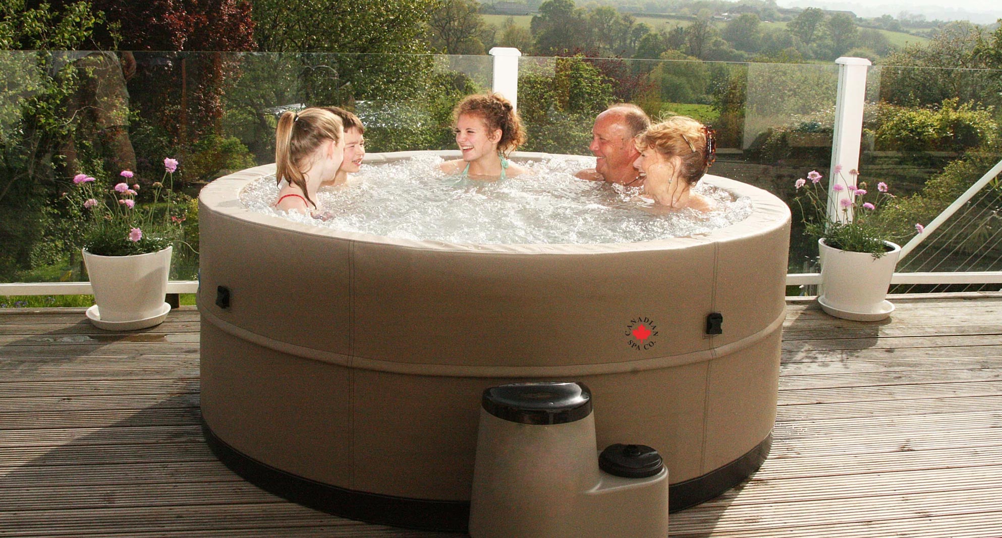 slide jacuzzi Empresa de Construção, renovação e manutenção de alta qualidade de interiores, pinturas interiores, pladur, piso flutuante e construção de piscinas.